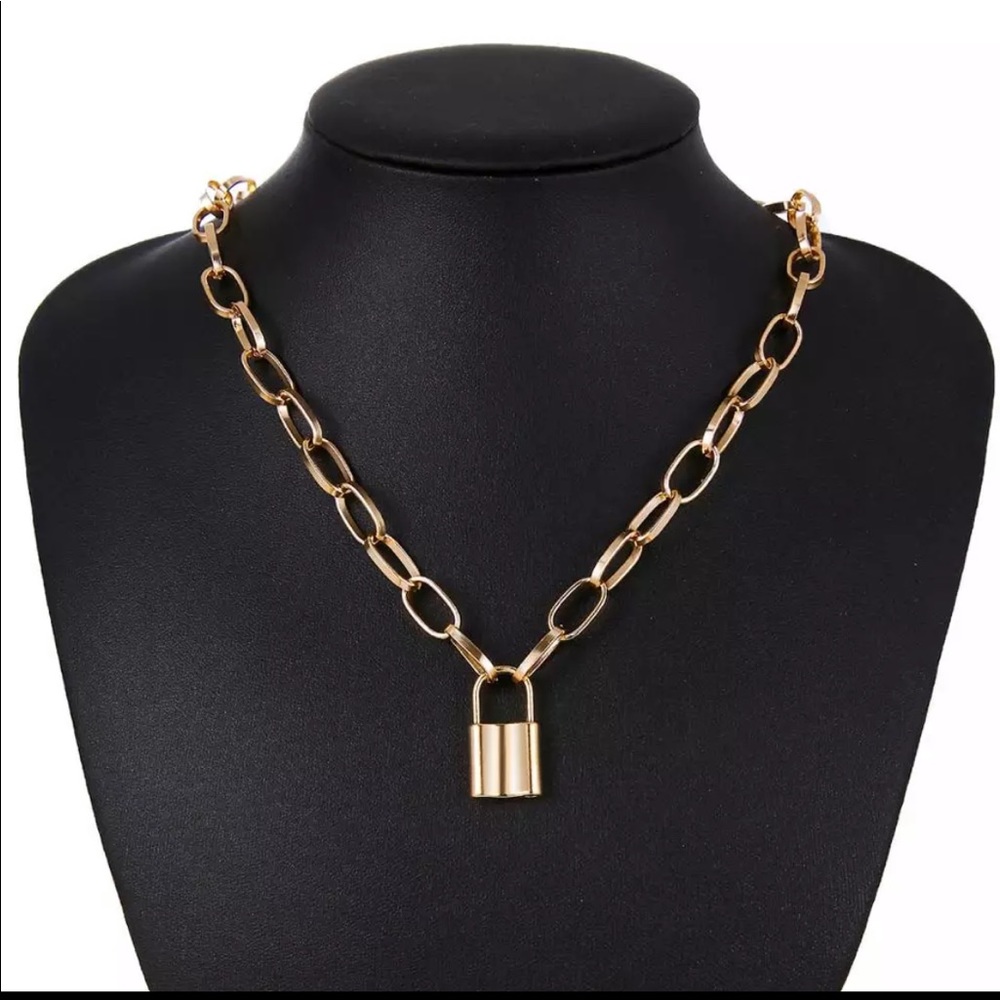 Padlock pendant necklace